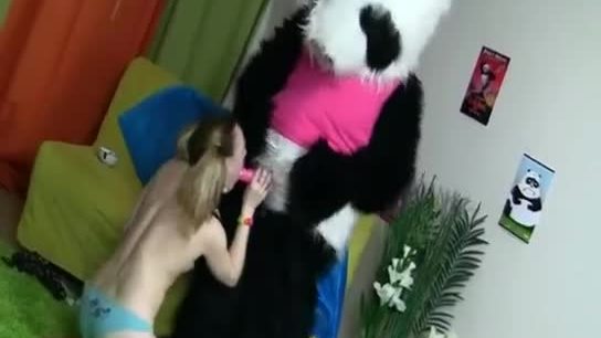 Teen girls dancing moves turn her toypanda on